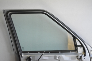 Land Rover Discovery III (2004–2009) Front door and its parts - 3