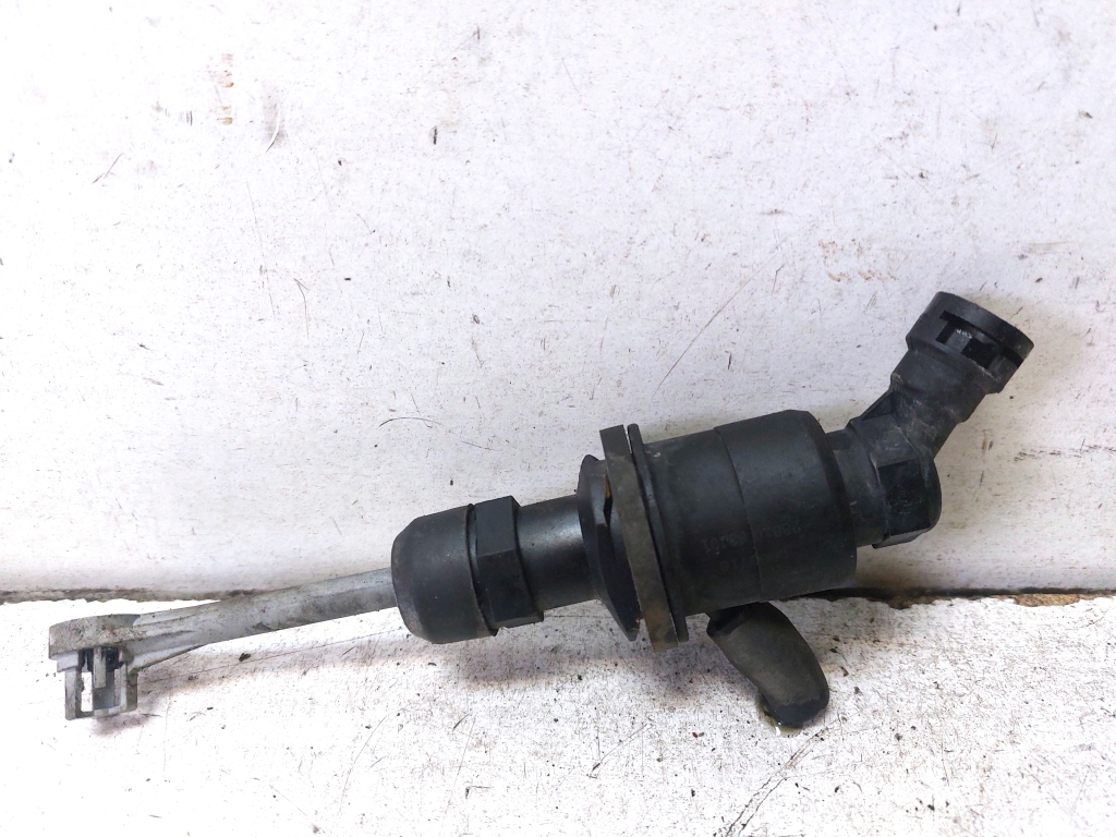 Suzuki Swift III (2004–2010) Clutch slave cylinder 2381063J01 Suzuki Swift III (2004–2010) Clutch slave cylinder 2381063J01