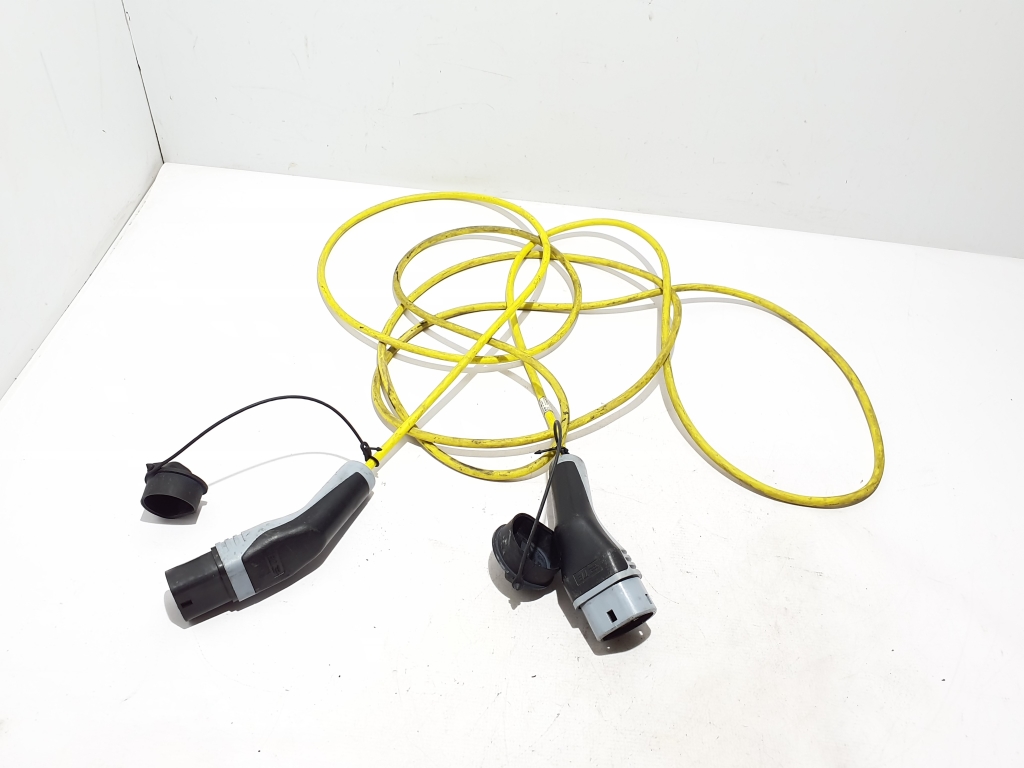 Volkswagen Passat B8 (2014–2023) Ladekabel 12E971675AB Volkswagen Passat B8 (2014–2023) Ladekabel 12E971675AB