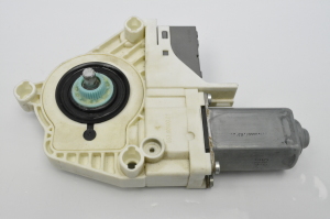 Land Rover Discovery III (2004–2009) Front door window regulator motor CUR000140 - 2