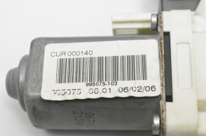Land Rover Discovery III (2004–2009) Front door window regulator motor CUR000140 - 4