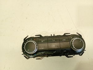 Mercedes Benz A-Class 176 (2012–2018) Heater control panel A2469001708 - 4