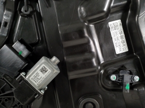 Kia Soul (2019–2026) Priekšējo durvju logu pacēlājs un tā daļas 82471K0010 - 2