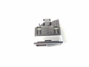 Infiniti Q30 (2015–2018) Rear side door window switch A2049058102 - 2