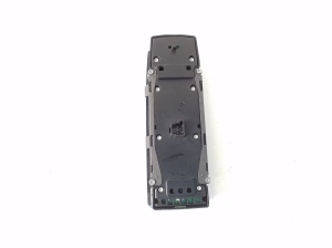 Infiniti Q30 (2015–2018) Front door glass switch A1669054400 - 3
