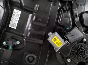 Kia Soul (2019–2026) Priekšējo durvju logu pacēlājs un tā daļas 82481K0010 - 2