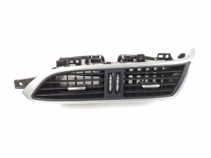 Dashboard air vent grilles - 687505DA0A