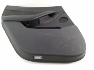 Tesla Model Y Y (2020–2026) Tagumise küljeukse polster 189729699B - 2