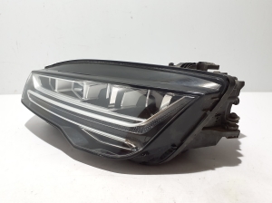   Scheinwerfer vorne  - 4G8941033J 
