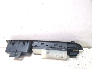 Suzuki Swift III (2004–2010) Front door glass switch 8376263J0 - 4