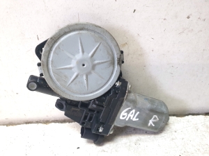 Rear side door window regulator motor - 8353063J00