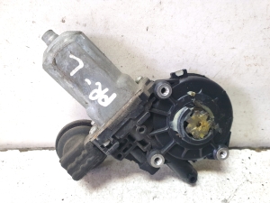 Suzuki Swift III (2004–2010) Front door window regulator motor 8346063J00 - 2