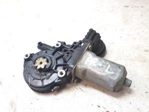 Suzuki Swift III (2004–2010) Front door window regulator motor 8346063J00 - 3