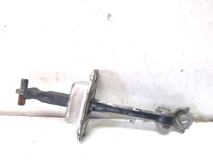 Suzuki Swift III (2004–2010) Front door check - 2