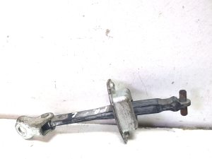 Suzuki Swift III (2004–2010) Front door check - 3