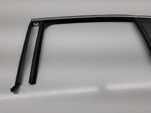 Opel Insignia (2017–2026) Aizmugurējo sānu durvju trīsstūrveida stikls 39134440 - 2