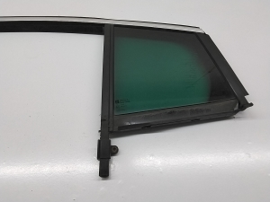 Opel Insignia (2017–2026) Aizmugurējo sānu durvju trīsstūrveida stikls 39134440 - 4