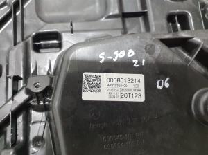 Mercedes Benz S-Class 223 (2020–2026) Aizmugurējo durvju logu pacēlājs A2237302400 - 2