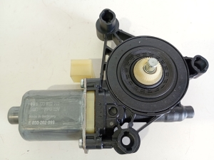 Front door window regulator motor - 5Q0959801B