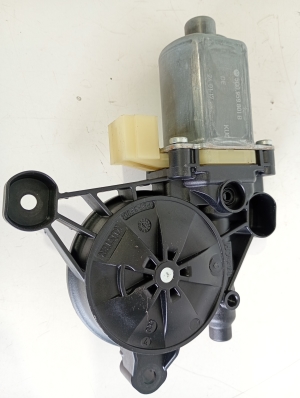 AUDI A3 8V (2012–2020) Front door window regulator motor 5Q0959801B - 4