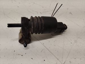 Volkswagen Passat B5 (1997–2005) Motor für Frontscheibenwaschanlage 1J0973722 - 4