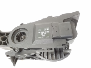 Infiniti Q30 (2015–2018) Accelerator pedal A2463001904 - 3