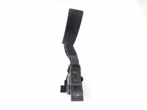 Infiniti Q30 (2015–2018) Accelerator pedal A2463001904 - 4