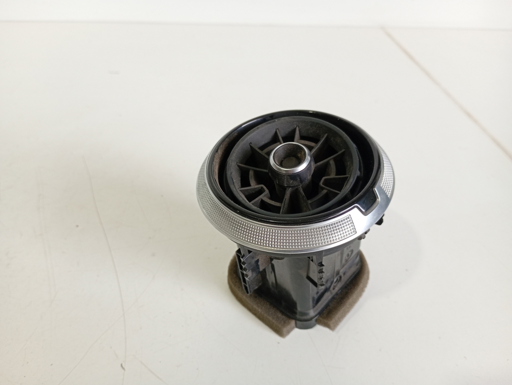 AUDI A3 8V (2012–2020) Armatuurlaua ventilatsioonivõred 81A820901B AUDI A3 8V (2012–2020) Armatuurlaua ventilatsioonivõred 81A820901B