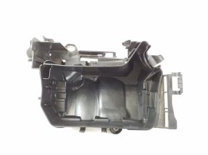 Infiniti Q30 (2015–2018) Kaitsmekarbi korpus kapoti all A2465403803 - 2