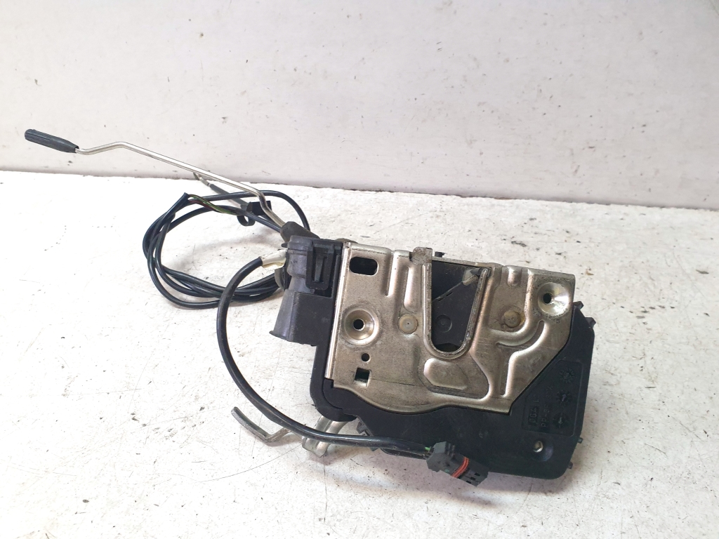 Mercedes Benz CLS-Class 219 (2004–2010) Esiukse lukk 2197200135 Mercedes Benz CLS-Class 219 (2004–2010) Esiukse lukk 2197200135