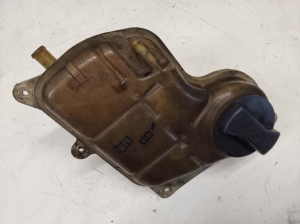 Volkswagen Passat B5 (1997–2005) Ausgleichsbehälter 8D0121403J - 3