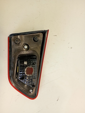 Tail light on trunk lid - 84251FL04B