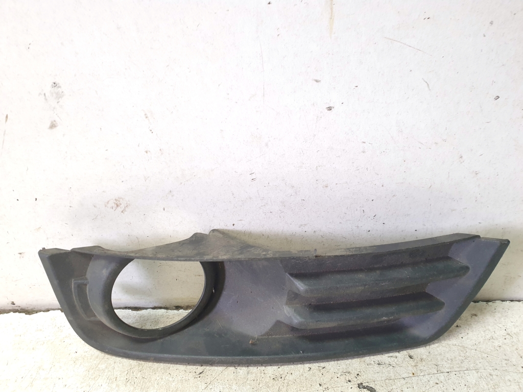 Ford C-MAX (2003–2010) Nebelscheinwerferabdeckung vorne 3M51R19952AD Ford C-MAX (2003–2010) Nebelscheinwerferabdeckung vorne 3M51R19952AD