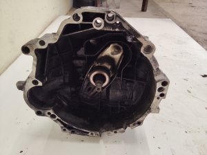 Volkswagen Passat B5 (1997–2005) Getriebe 012301103P - 2