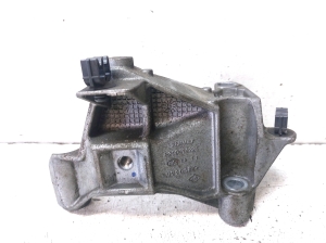 Dacia Logan I (2004–2012) Engine bracket 8200414226 - 2