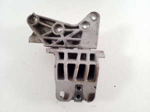 Kia Soul (2019–2026) Engine bracket - 2
