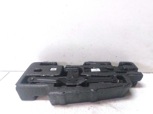 Kia Sorento (2014–2026) Jack 09149P2000 - 2