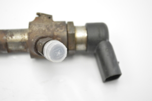  Fuel injector 