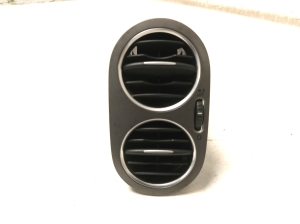 Volkswagen Tiguan (2007–2016) Dashboard air vent grilles 5N0819703A - 4