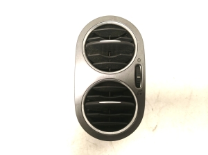 Volkswagen Tiguan (2007–2016) Dashboard air vent grilles 5N0819704A - 4