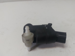 Front windshield washer pump - 985102W500