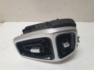 Dashboard air vent grilles - 97490P2100FMH