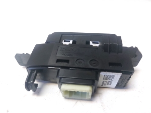 Kia Sorento (2014–2026) Schalter für Sitzheizung 93300P2000 - 3