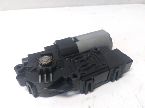 Kia Sorento (2014–2026) Katuseluugi mootor 50011326C00 - 4