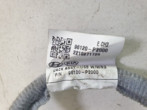 Kia Sorento (2014–2026) USB port 96120P2000 - 4