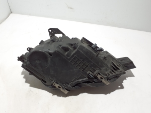 VOLVO XC60 (2017–2026) Esituli 32337382 - 3
