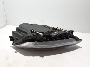 VOLVO XC60 (2017–2026) Esituli 32337382 - 7