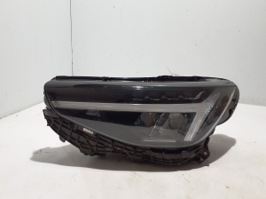 VOLVO XC40 (2017–2026) Headlight 32404665 - 6