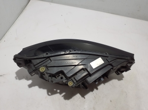 VOLVO XC40 (2017–2026) Headlight 32404665 - 7