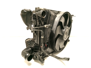 Mercedes Benz C-Class 204 (2007–2014) Ensemble de radiateurs et ses pièces A0995002703 - 2